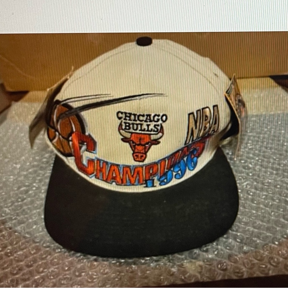 Vintage Chicago Bulls Nba Champions
1996 Logo Athletic Snapback Hat